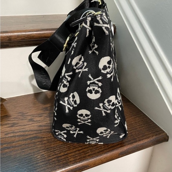 BETSEY JOHNSON BLACK SKULL INSULATED LUNCH TOTE NWT - Picture 9 of 10